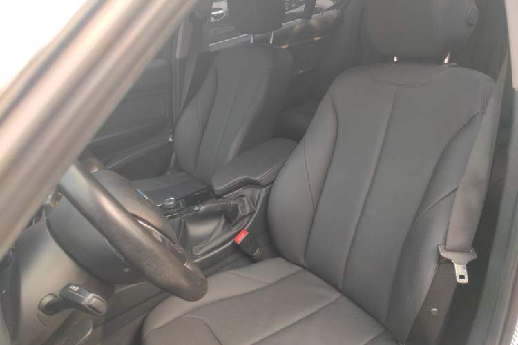 Used BMW 3 Series 2017 318Li Fashion Model Left Front Seat
