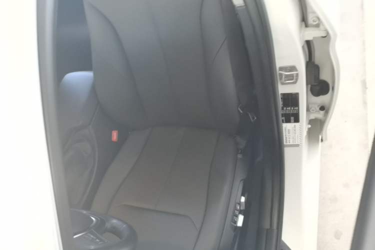 Used BMW 3 Series 2017 320Li Fashion Model Left Front Seat