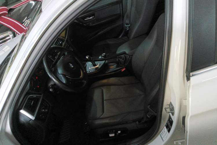 Used BMW 3 Series 2017 320Li Fashion Model Left Front Seat