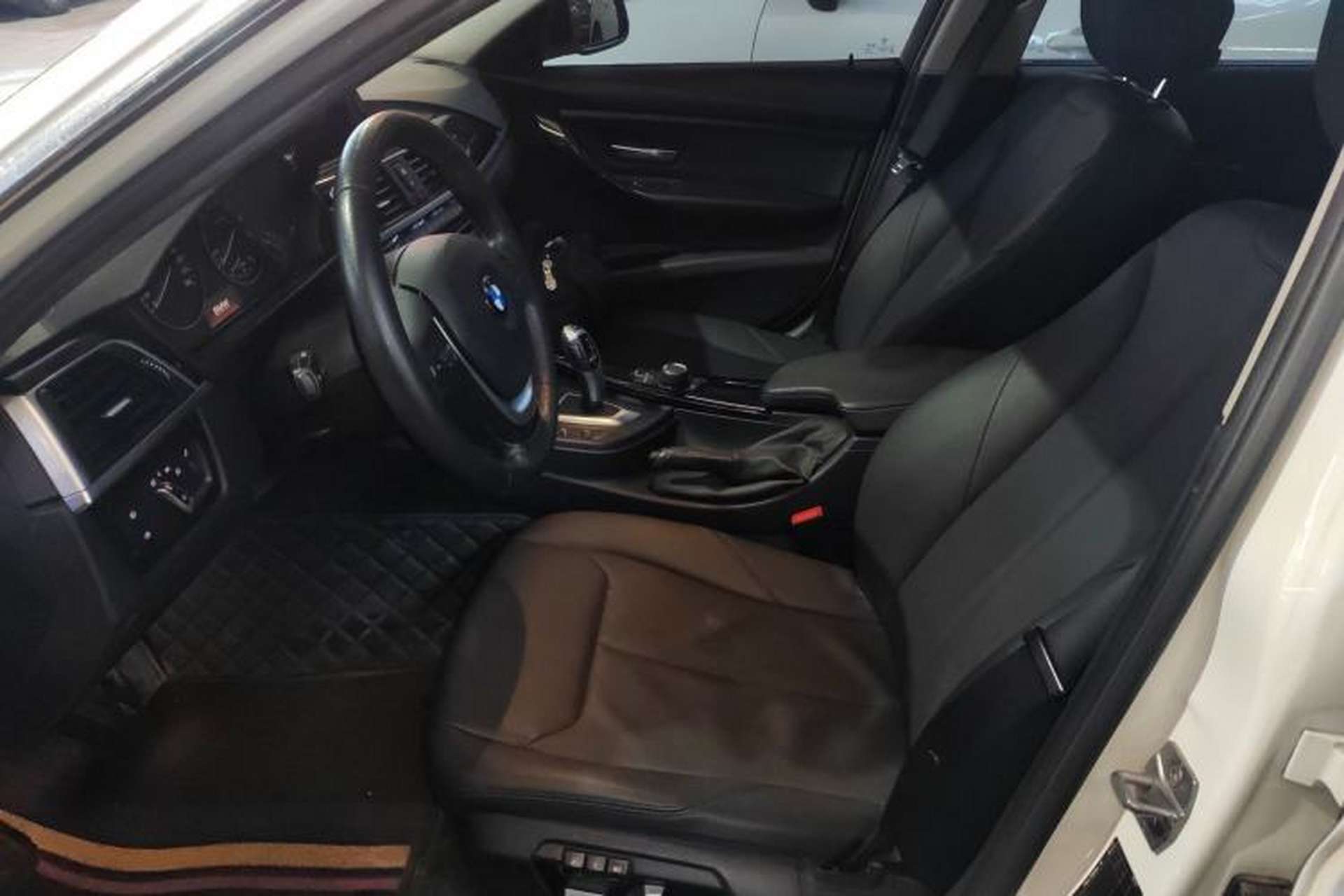 Used BMW 3 Series 2017 320Li Fashion Model Left Front Seat