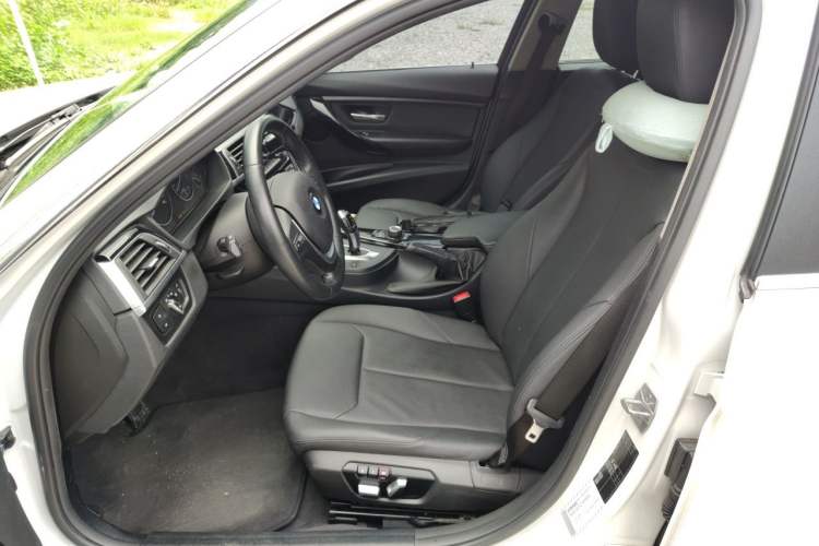Used BMW 3 Series 2017 318Li Fashion Model Left Front Seat