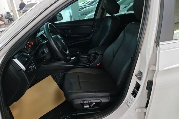 Used BMW 3 Series 2017 320Li Fashion Model Left Front Seat