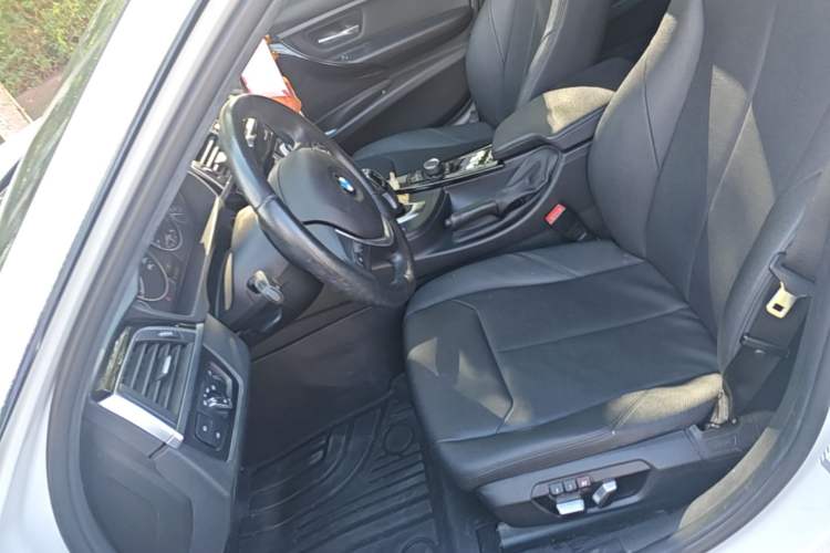 Used BMW 3 Series 2017 320Li Fashion Model Left Front Seat