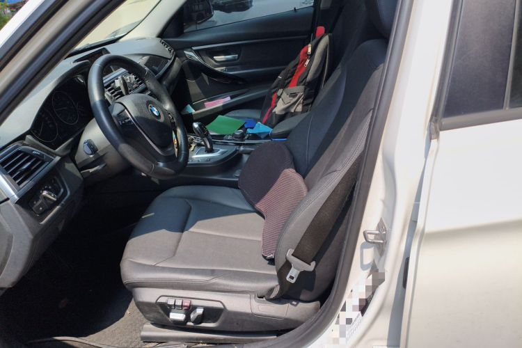 Used BMW 3 Series 2017 318i Fashion Model Left Front Seat
