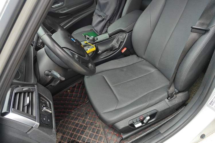 Used BMW 3 Series 2017 318i Fashion Model Left Front Seat
