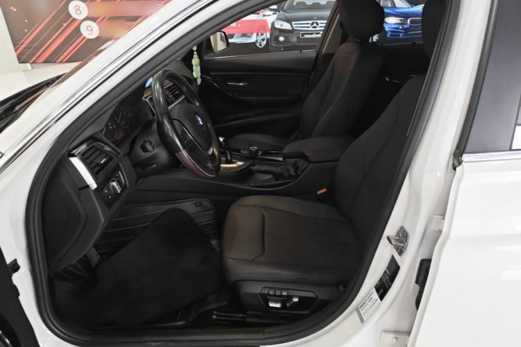 Used BMW 3 Series 2017 320Li Fashion Model Left Front Seat