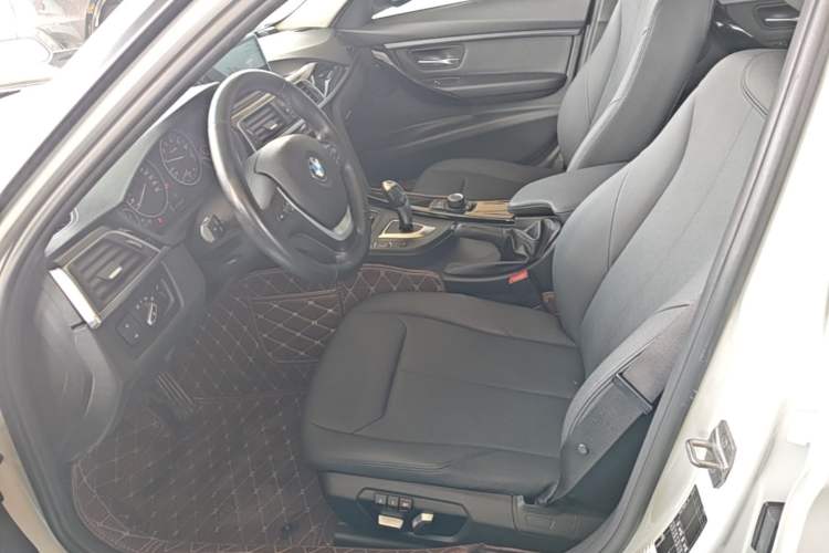 Used BMW 3 Series 2017 318i Fashion Model Left Front Seat