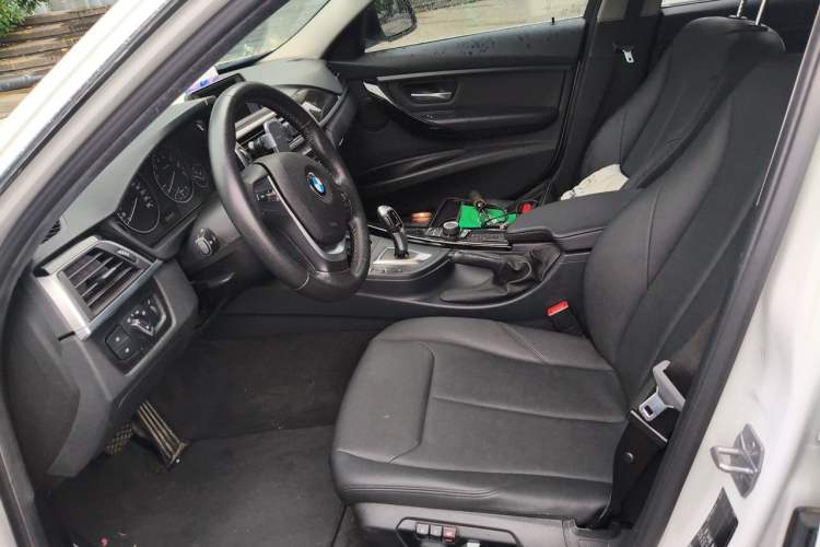 Used BMW 3 Series 2017 320Li Fashion Model Left Front Seat