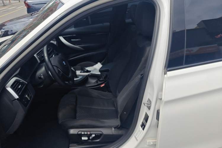 Used BMW 3 Series 2017 320i M Sport Left Front Seat