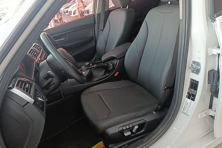 Used BMW 3 Series 2017 318i Fashion Model Left Front Seat
