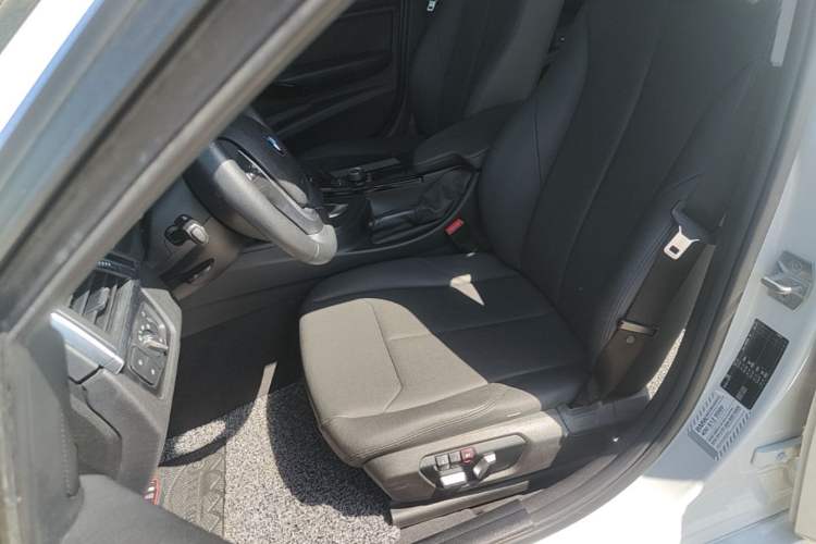 Used BMW 3 Series 2017 320Li Fashion Model Left Front Seat
