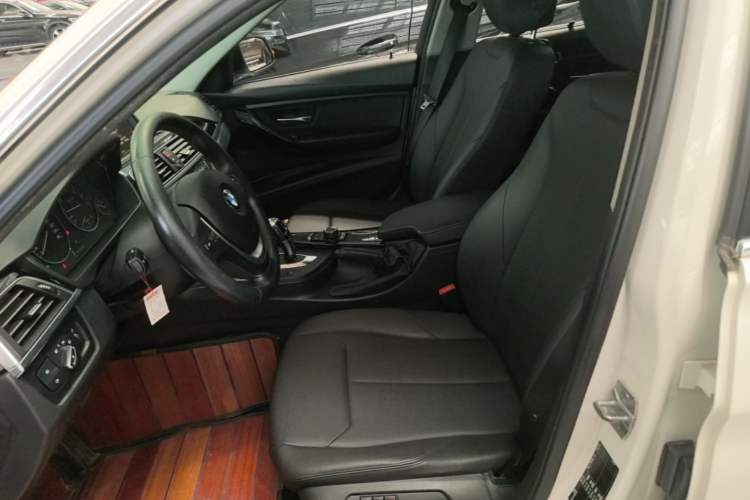Used BMW 3 Series 2017 320Li Fashion Model Left Front Seat