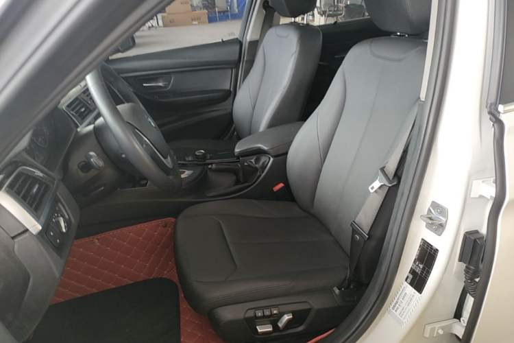 Used BMW 3 Series 2017 318Li Fashion Model Left Front Seat