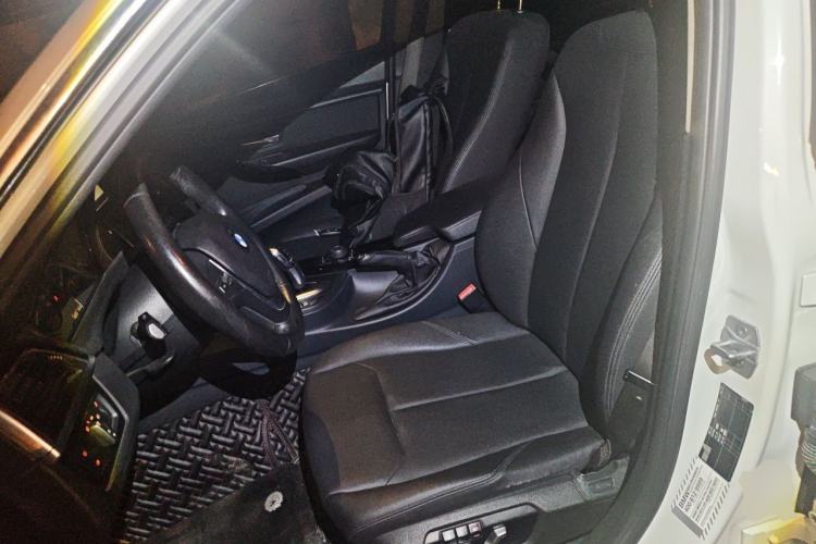 Used BMW 3 Series 2017 318Li Fashion Model Left Front Seat