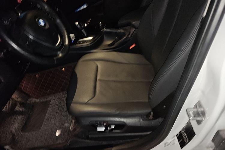 Used BMW 3 Series 2017 318i Fashion Model Left Front Seat