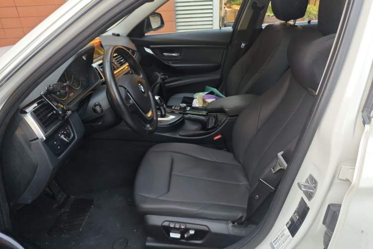 Used BMW 3 Series 2017 318Li Fashion Model Left Front Seat