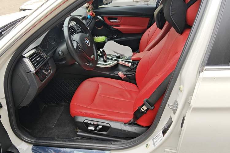 Used BMW 3 Series 2017 318Li Fashion Model Left Front Seat