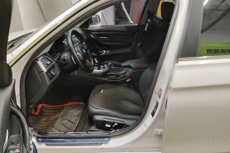 Used BMW 3 Series 2017 318i Fashion Model Left Front Seat