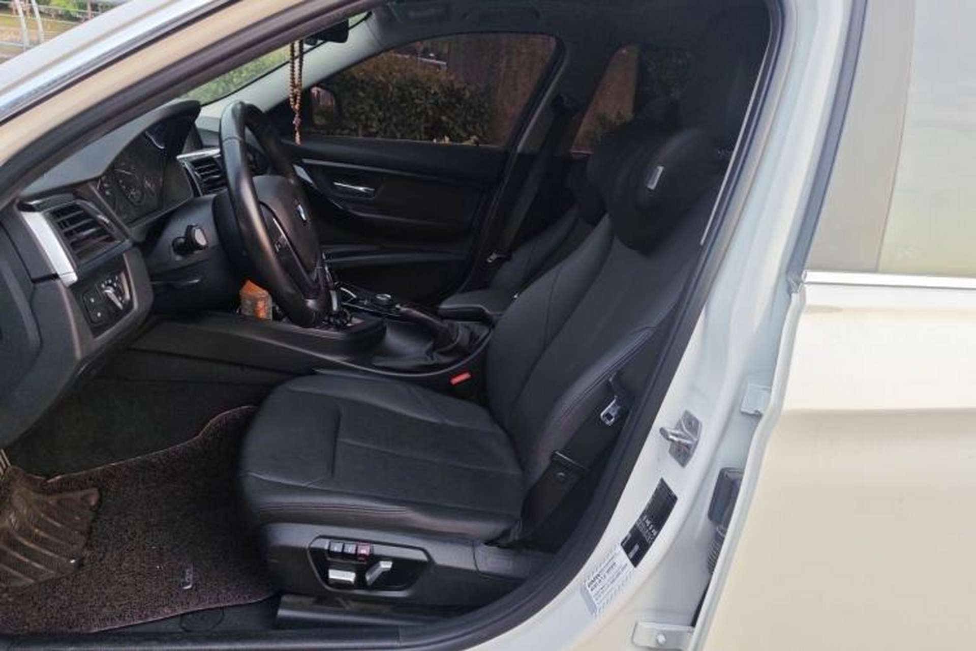 Used BMW 3 Series 2017 320Li Fashion Model Left Front Seat