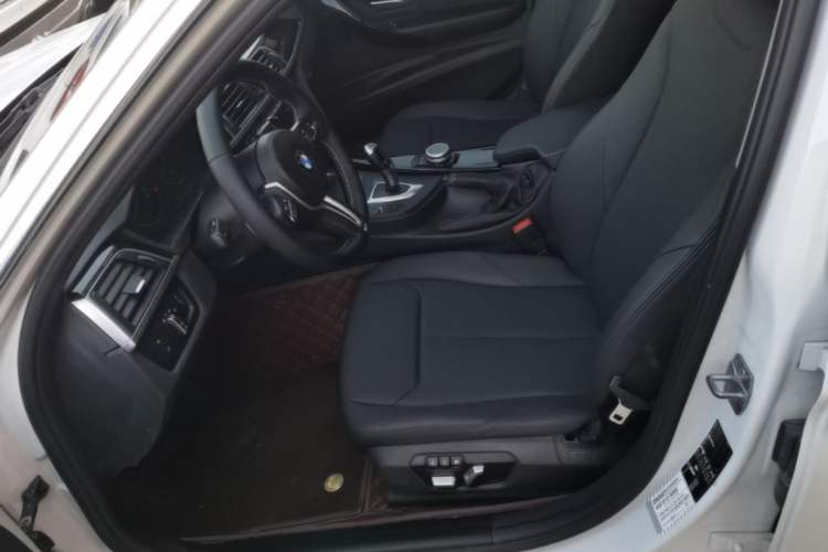 Used BMW 3 Series 2017 320Li Fashion Model Left Front Seat