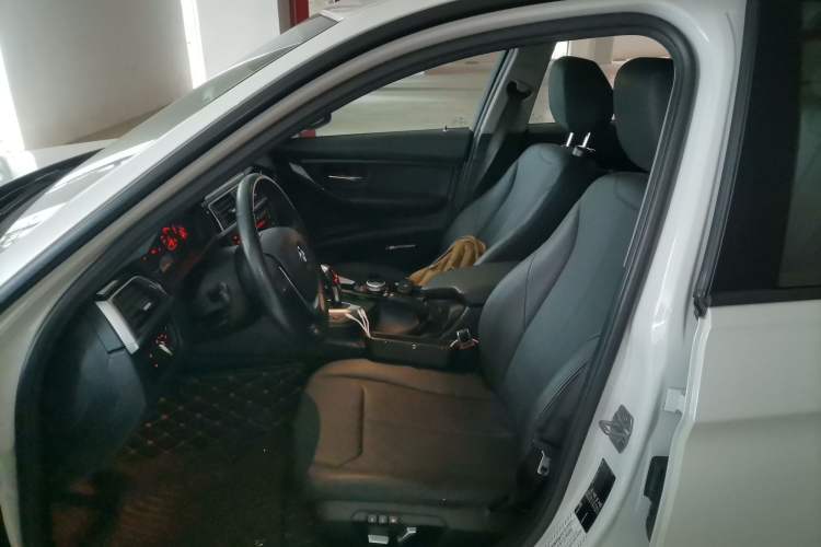 Used BMW 3 Series 2017 318i Fashion Model Left Front Seat