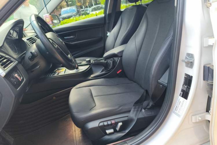 Used BMW 3 Series 2017 318Li Fashion Model Left Front Seat