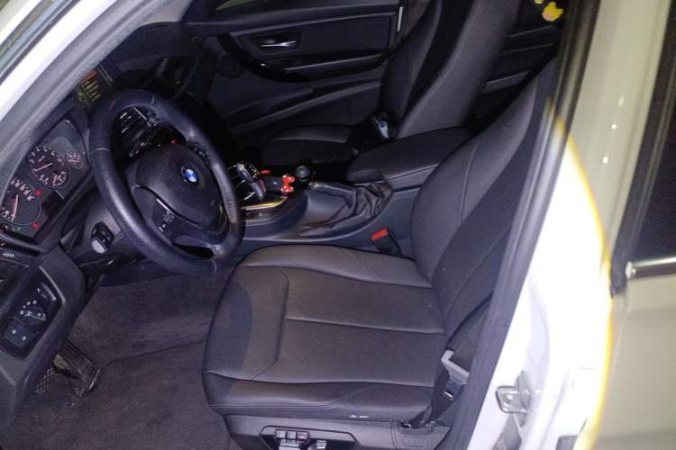 Used BMW 3 Series 2017 318Li Fashion Model Left Front Seat
