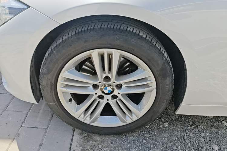 Used BMW 3 Series 2017 318i Fashion Model Left Front Wheel Hub