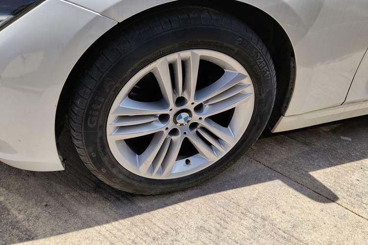 Used BMW 3 Series 2017 320Li Fashion Model Left Front Wheel Hub