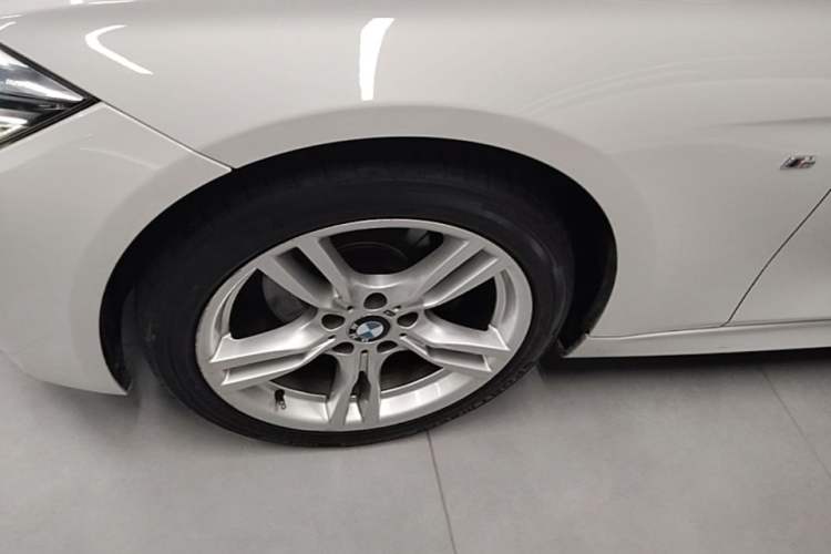 Used BMW 3 Series 2017 320i M Sport Left Front Wheel Hub