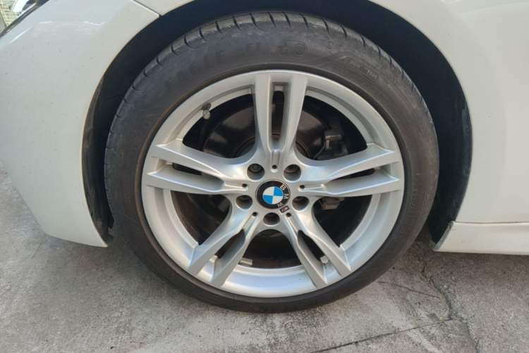 Used BMW 3 Series 2017 320i M Sport Left Front Wheel Hub