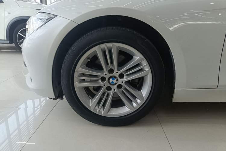 Used BMW 3 Series 2017 318i Fashion Model Left Front Wheel Hub