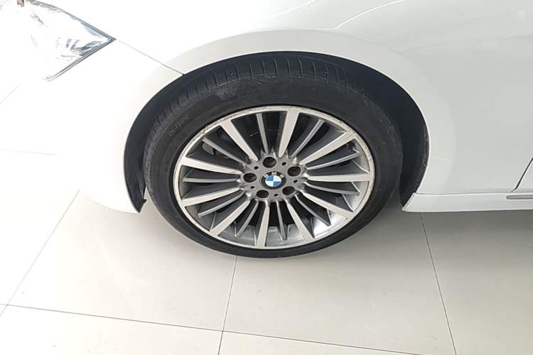 Used BMW 3 Series 2017 320Li Luxury Design Package Left Front Wheel Hub