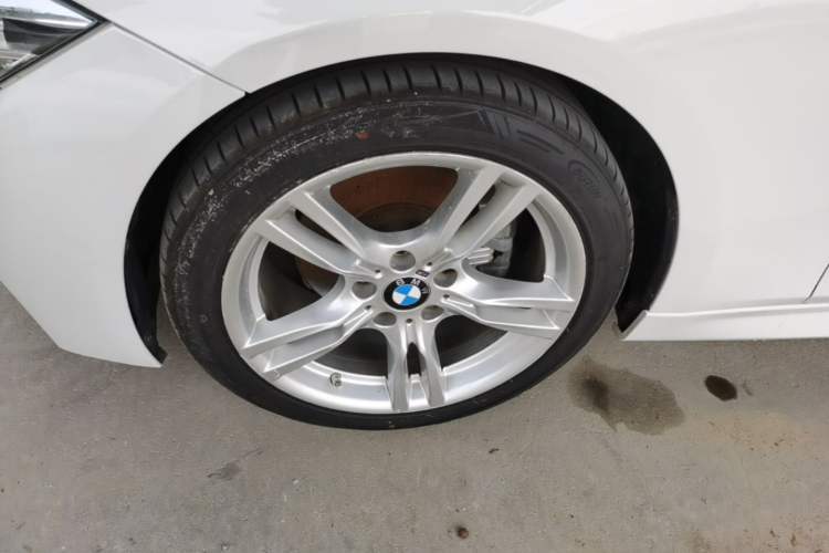 Used BMW 3 Series 2017 320i M Sport Left Front Wheel Hub