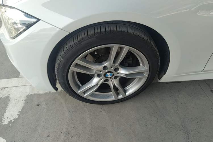 Used BMW 3 Series 2017 320i M Sport Left Front Wheel Hub