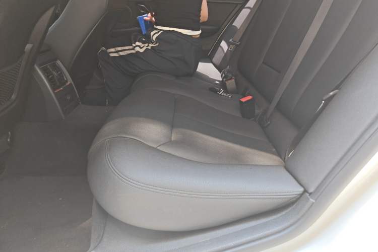 Used BMW 3 Series 2017 320Li Fashion Model Left Rear Seat
