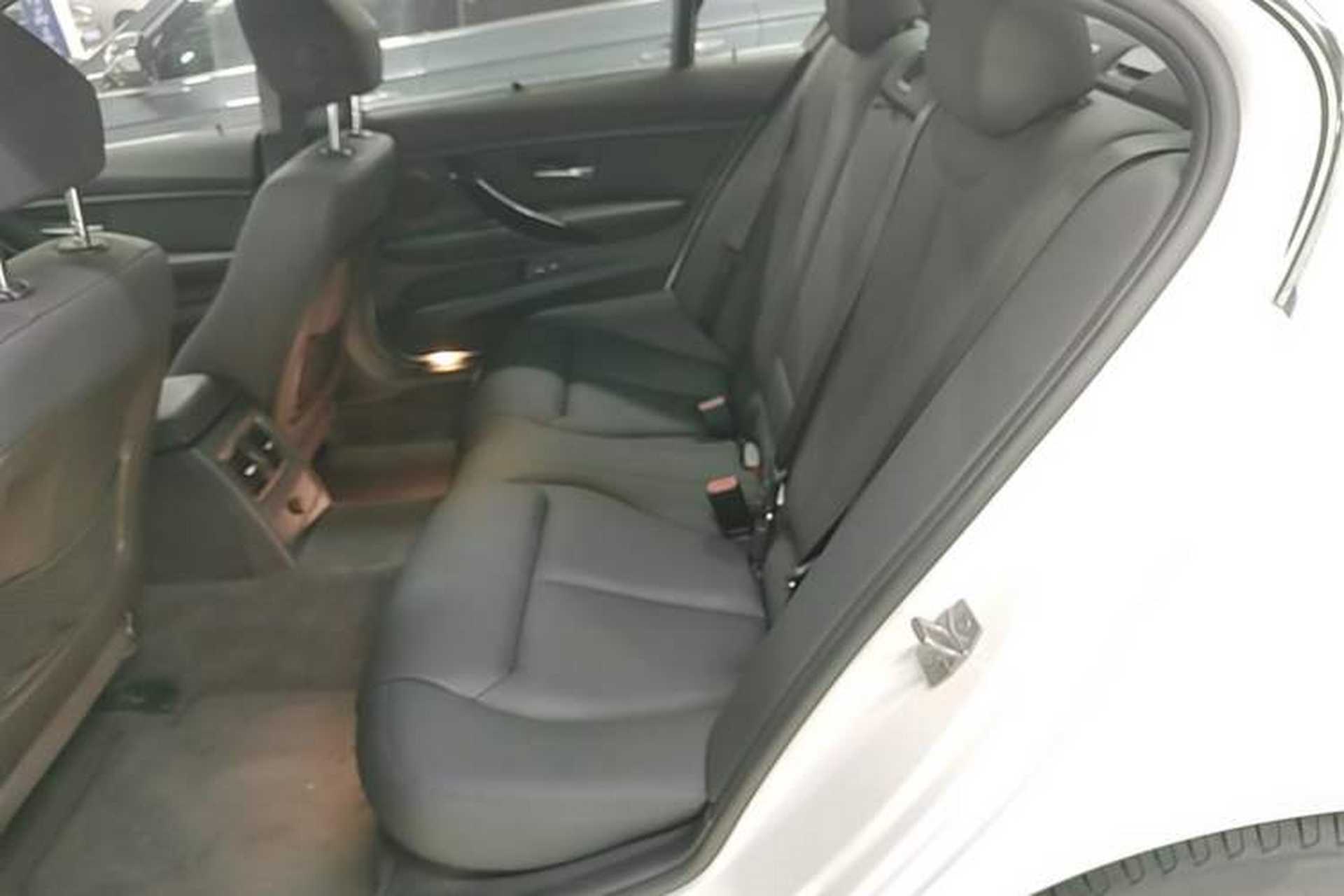 Used BMW 3 Series 2017 320Li Fashion Model Left Rear Seat
