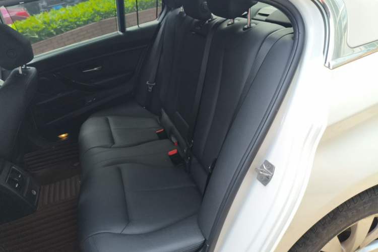 Used BMW 3 Series 2017 318Li Fashion Model Left Rear Seat