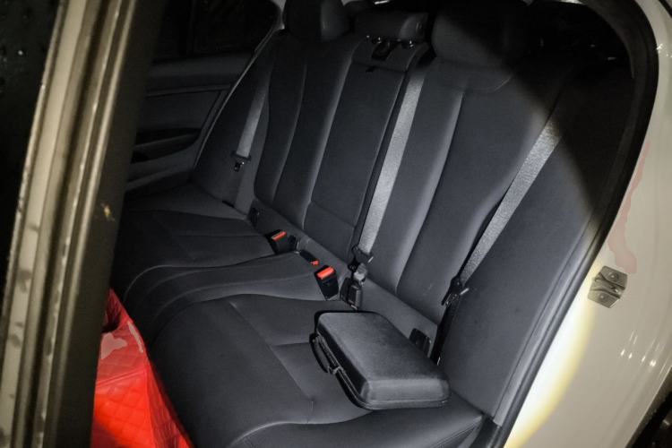 Used BMW 3 Series 2017 320Li Fashion Model Left Rear Seat