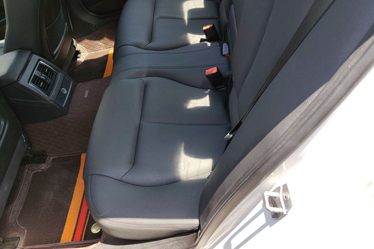 Used BMW 3 Series 2017 320Li Fashion Model Left Rear Seat