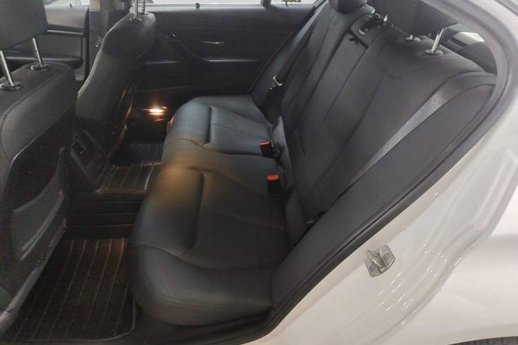 Used BMW 3 Series 2017 320Li Fashion Model Left Rear Seat