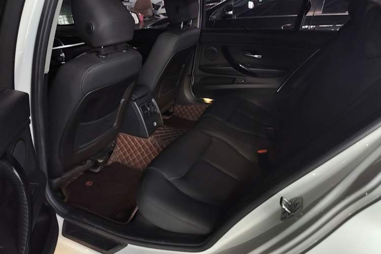 Used BMW 3 Series 2017 320Li Fashion Model Left Rear Seat