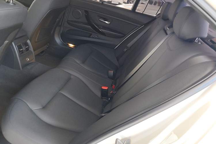 Used BMW 3 Series 2017 320Li xDrive Fashion Model Left Rear Seat