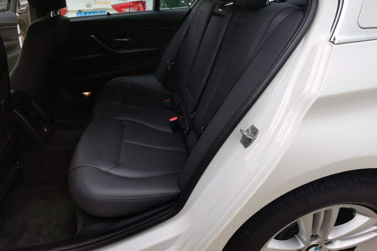 Used BMW 3 Series 2017 320Li Fashion Model Left Rear Seat
