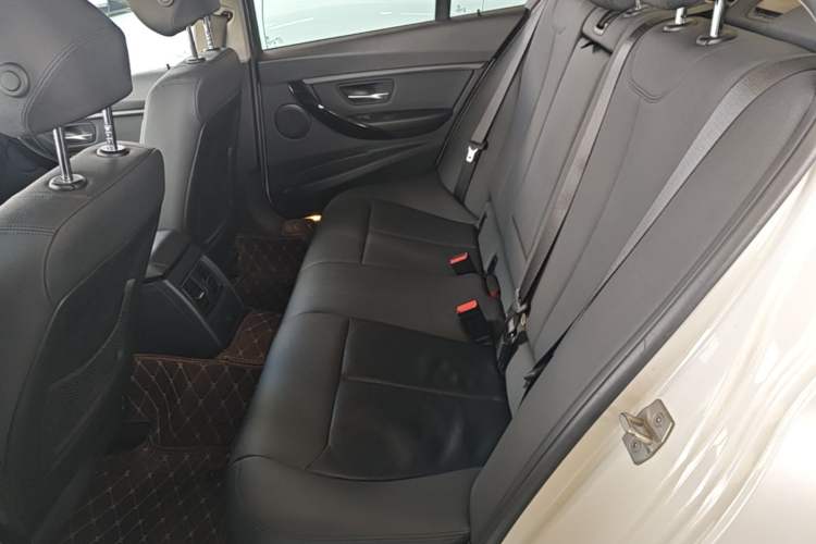 Used BMW 3 Series 2017 318i Fashion Model Left Rear Seat