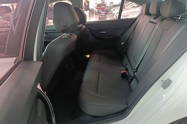 Used BMW 3 Series 2017 318i Fashion Model Left Rear Seat