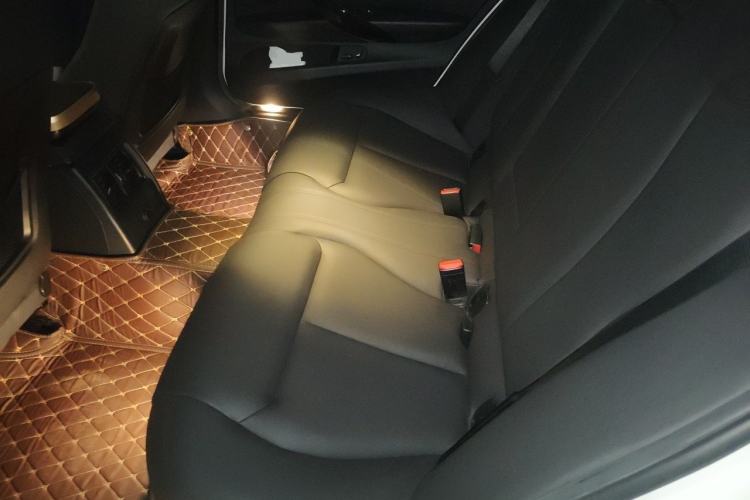 Used BMW 3 Series 2017 320Li Fashion Model Left Rear Seat