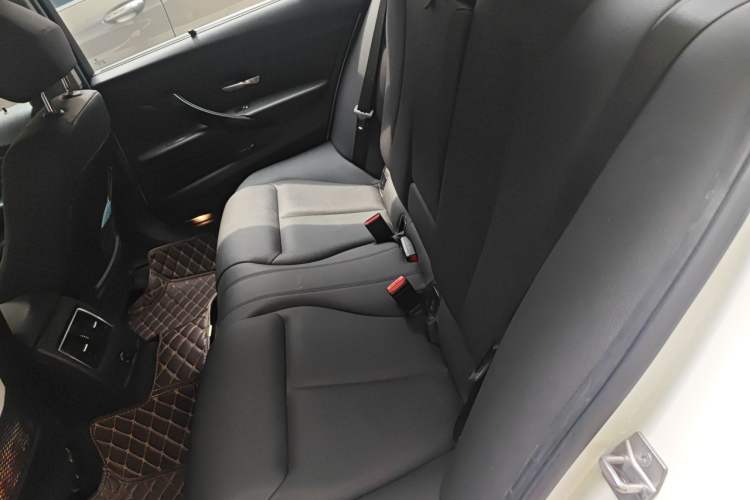 Used BMW 3 Series 2017 320Li Fashion Model Left Rear Seat