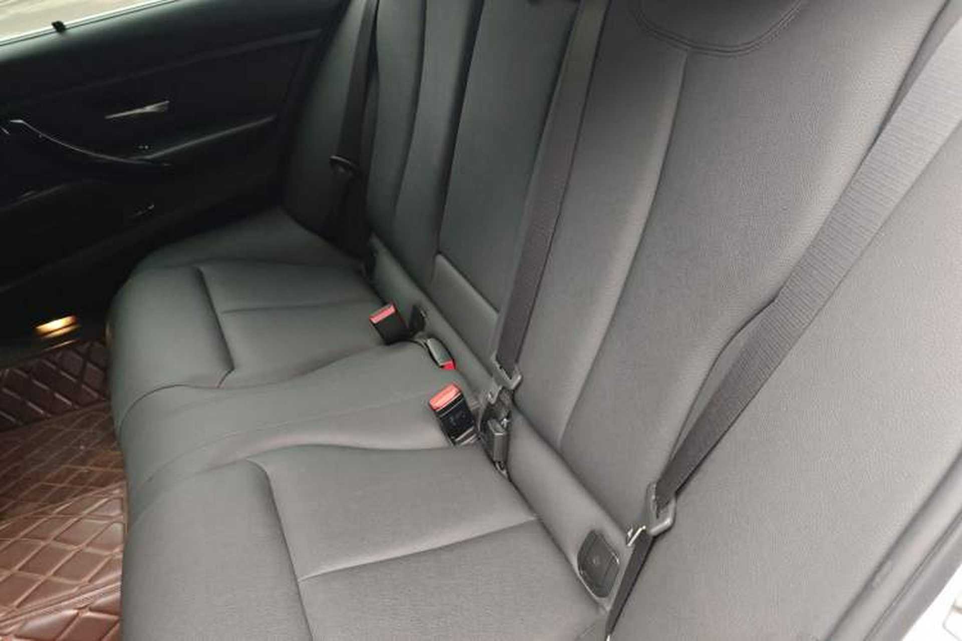 Used BMW 3 Series 2017 320Li Fashion Model Left Rear Seat