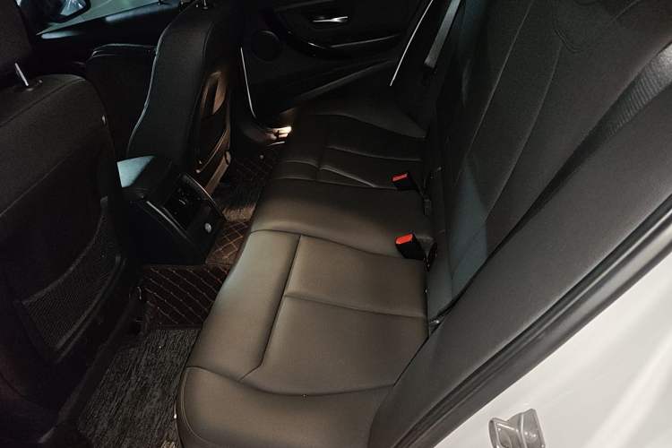Used BMW 3 Series 2017 318i Fashion Model Left Rear Seat